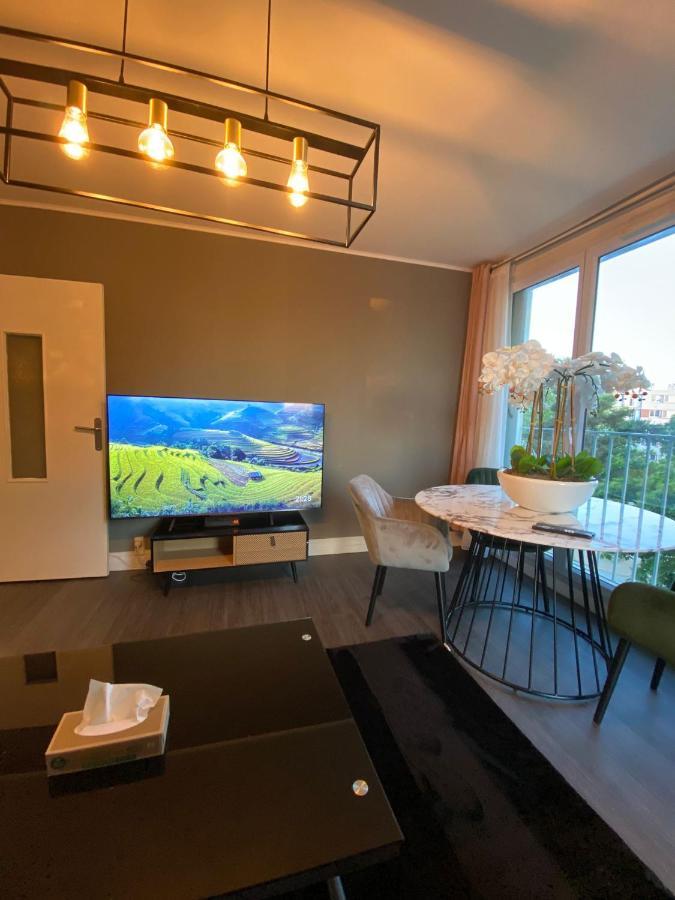 Appartement Familial Wifi Netflix Amazon Prime Saint-Cyr-l'Ecole Exterior photo